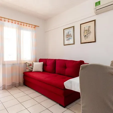 Mavarstica 17821a Apartamento Trogir