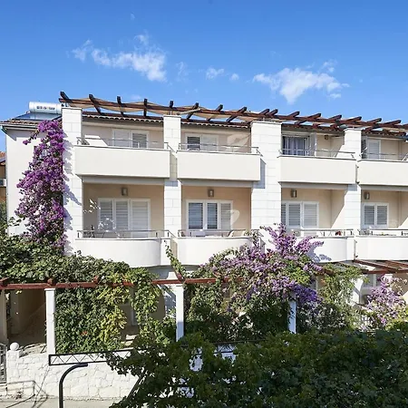 Apartment Mavarstica 17821a *