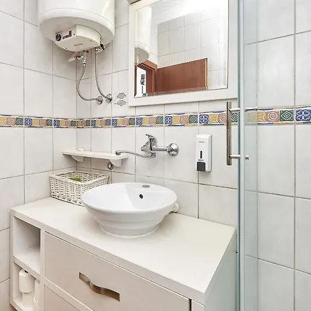 Mavarstica 17821a Apartment Trogir