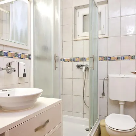 Mavarstica 17821a Apartment Trogir